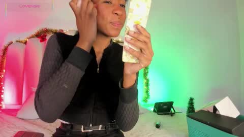 Snapshot of zairarose25 chatting on 12/01/25, 01:38 Zaira online show from 12/01/25, 01:38