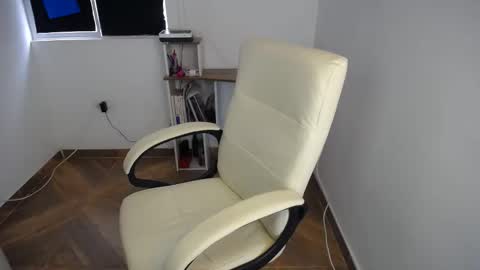 Snapshot of zamara_latam chatting on 12/13/24, 01:22 KAAL online show from 12/13/24, 01:22