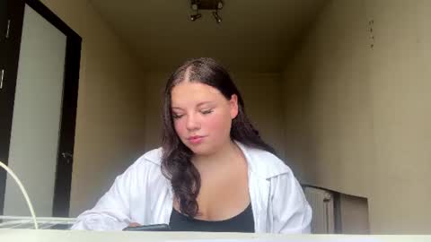 Snapshot of zanaestrin chatting on 08/04/26, 08:28 Liana online show from 08/04/26, 08:28