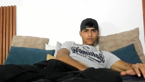 Snapshot of zander_2120 chatting on 10/31/25, 01:23 Zander online show from 10/31/25, 01:23