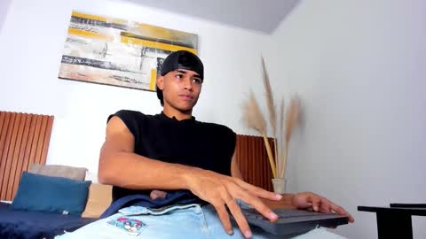 Snapshot of zander_2120 chatting on 11/05/25, 01:33 Zander online show from 11/05/25, 01:33