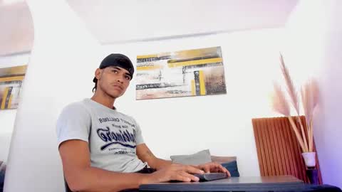 Snapshot of zander_2120 chatting on 11/14/25, 01:32 Zander online show from 11/14/25, 01:32