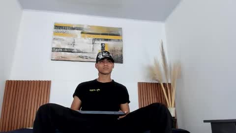 Snapshot of zander_2120 chatting on 11/21/25, 01:32 Zander online show from 11/21/25, 01:32