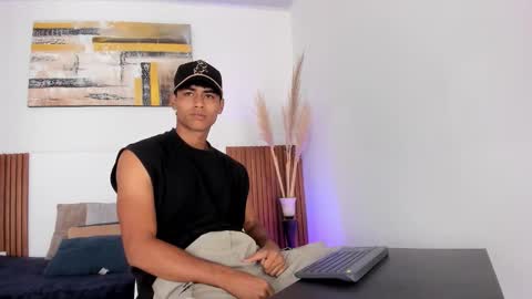 Snapshot of zander_2120 chatting on 01/09/26, 01:03 Zander online show from 01/09/26, 01:03