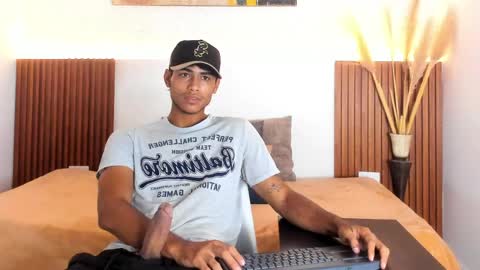 Snapshot of zander_2120 chatting on 03/26/26, 02:33 Zander online show from 03/26/26, 02:33