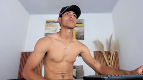 Snapshot of zander_2120 chatting on 04/11/26, 02:21 Zander online show from 04/11/26, 02:21