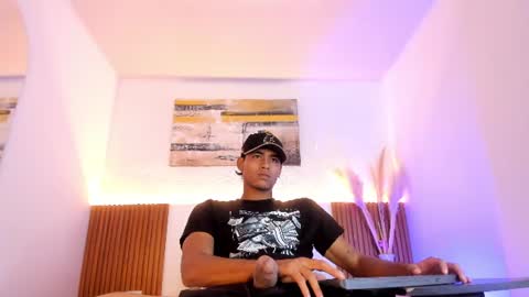 Snapshot of zander_2120 chatting on 06/23/26, 01:53 Zander online show from 06/23/26, 01:53