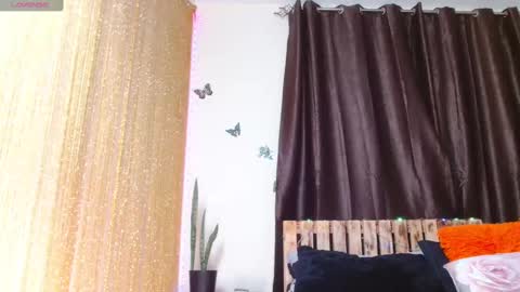 Snapshot of zara_lae chatting on 01/21/25, 11:35 nicky online show from 01/21/25, 11:35