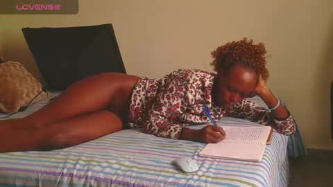 Snapshot of zara_lae chatting on 06/30/26, 09:43 nicky online show from 06/30/26, 09:43