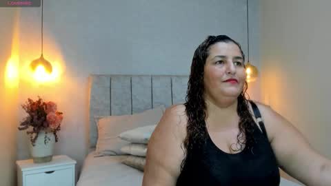 Snapshot of zara_milf_ chatting on 02/05/26, 12:10 zara online show from 02/05/26, 12:10