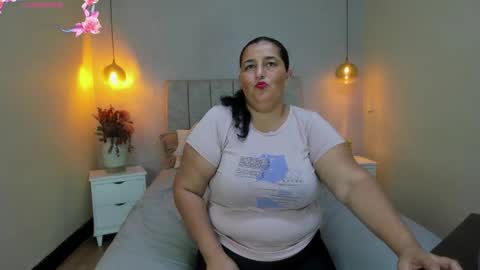 Snapshot of zara_milf_ chatting on 02/16/26, 12:12 zara online show from 02/16/26, 12:12