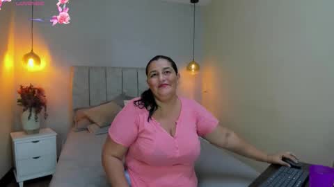 Snapshot of zara_milf_ chatting on 02/18/26, 12:12 zara online show from 02/18/26, 12:12