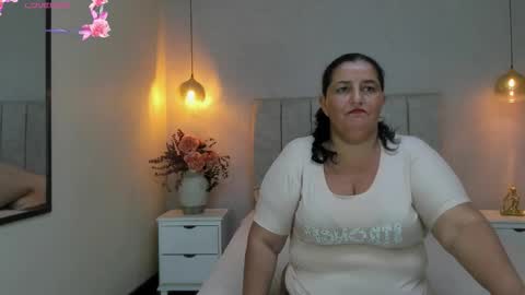 Snapshot of zara_milf_ chatting on 03/03/26, 12:11 zara online show from 03/03/26, 12:11