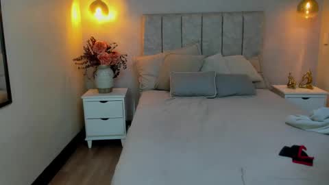 Snapshot of zara_milf_ chatting on 03/18/26, 12:30 zara online show from 03/18/26, 12:30