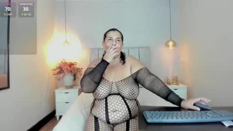 Snapshot of zara_milf_ chatting on 03/30/26, 12:17 zara online show from 03/30/26, 12:17