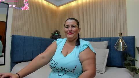 Snapshot of zara_milf_ chatting on 04/15/26, 12:23 zara online show from 04/15/26, 12:23
