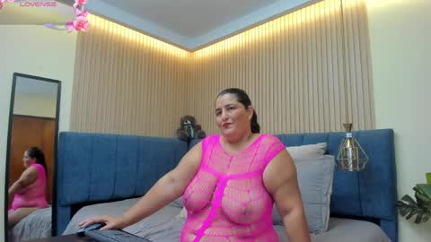Snapshot of zara_milf_ chatting on 05/30/26, 12:24 zara online show from 05/30/26, 12:24