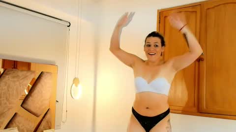 Zarah Andrews online show from 12/13/25, 07:53