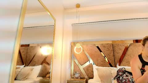 Zarah Andrews online show from 12/15/25, 11:58