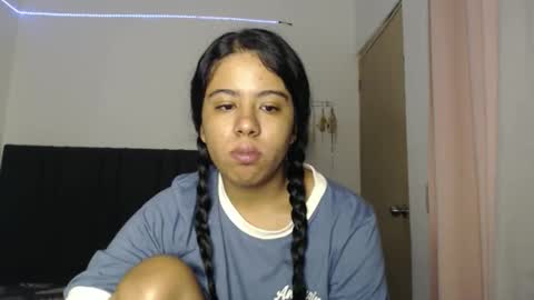 Snapshot of zarah_v chatting on 05/22/26, 10:54 Fernanda online show from 05/22/26, 10:54