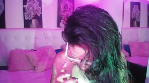 Zarah online show from 06/19/26, 05:17