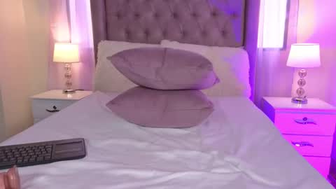 ZaraQuiinn online show from 10/17/25, 03:36