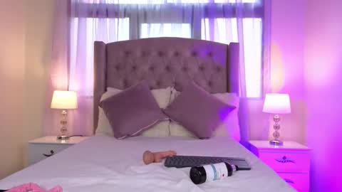 ZaraQuiinn online show from 10/25/25, 02:13