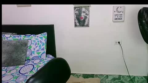 Snapshot of zaray_45bella chatting on 01/11/25, 02:20 zaray online show from 01/11/25, 02:20