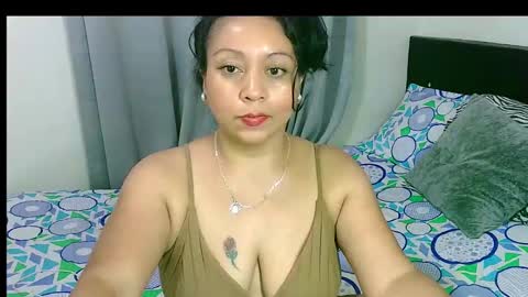 Snapshot of zaray_45bella chatting on 01/23/25, 01:19 zaray online show from 01/23/25, 01:19