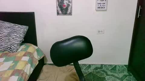 Snapshot of zaray_45bella chatting on 02/14/25, 02:07 zaray online show from 02/14/25, 02:07