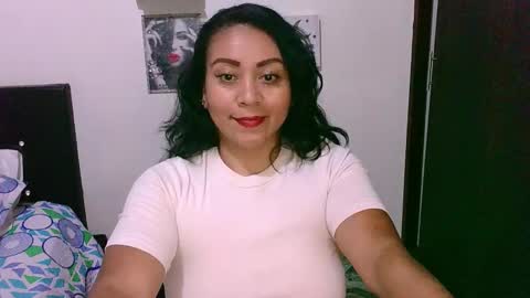 Snapshot of zaray_45bella chatting on 10/17/25, 09:50 zaray online show from 10/17/25, 09:50