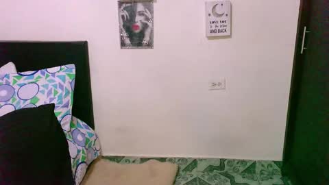 Snapshot of zaray_45bella chatting on 11/08/25, 12:44 zaray online show from 11/08/25, 12:44