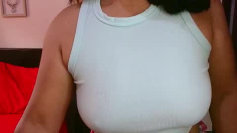 Snapshot of zaray_45bella chatting on 11/16/25, 08:03 zaray online show from 11/16/25, 08:03