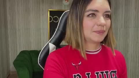 Snapshot of zarcasutra_t chatting on 01/15/26, 12:32 Isabella online show from 01/15/26, 12:32
