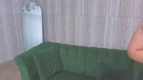 Snapshot of zarcasutra_t chatting on 02/06/26, 12:30 Isabella online show from 02/06/26, 12:30