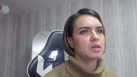 Snapshot of zarcasutra_t chatting on 02/12/26, 12:44 Isabella online show from 02/12/26, 12:44