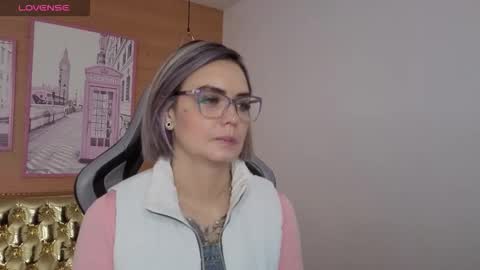 Snapshot of zarcasutra_t chatting on 03/08/26, 12:53 Isabella online show from 03/08/26, 12:53