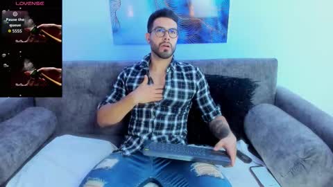 Snapshot of zarekfox chatting on 10/10/25, 07:35 Zarek online show from 10/10/25, 07:35