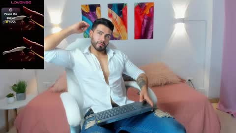 Snapshot of zarekfox chatting on 10/11/25, 02:37 Zarek online show from 10/11/25, 02:37