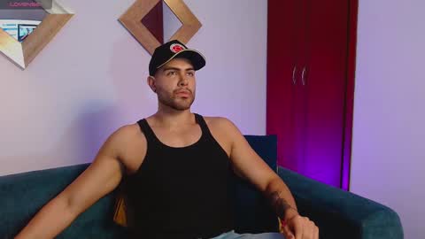 Snapshot of zarekfox chatting on 11/22/25, 07:13 Zarek online show from 11/22/25, 07:13