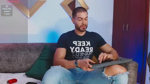 Snapshot of zarekfox chatting on 12/17/25, 07:53 Zarek online show from 12/17/25, 07:53