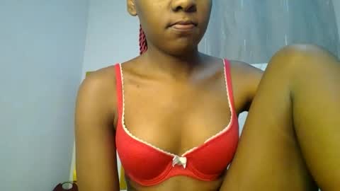 Snapshot of zariah011 chatting on 06/19/26, 09:29 zariah online show from 06/19/26, 09:29