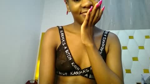 Snapshot of zariah011 chatting on 06/22/26, 10:18 zariah online show from 06/22/26, 10:18