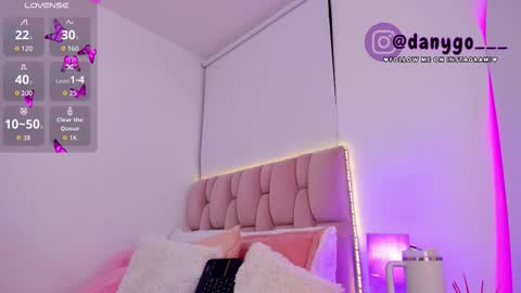 Snapshot of zarianaevanz chatting on 09/20/25, 01:39 Zariana online show from 09/20/25, 01:39