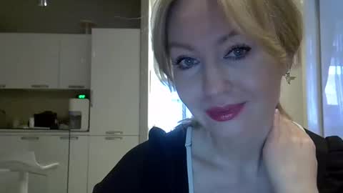 Zarina Swift online show from 02/10/25, 04:41
