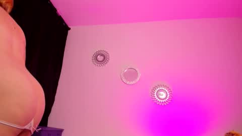 Snapshot of zaritha_li chatting on 11/08/25, 10:26 Zaritha Li online show from 11/08/25, 10:26