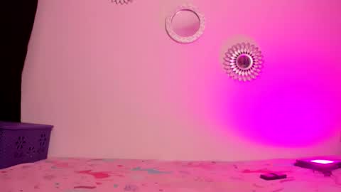 Snapshot of zaritha_li chatting on 11/21/25, 10:25 Zaritha Li online show from 11/21/25, 10:25