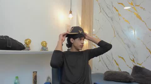 Snapshot of zayn_fox32 chatting on 03/21/26, 07:17 Zayn online show from 03/21/26, 07:17