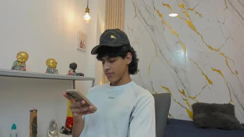 Snapshot of zayn_fox32 chatting on 04/06/26, 07:37 Zayn online show from 04/06/26, 07:37