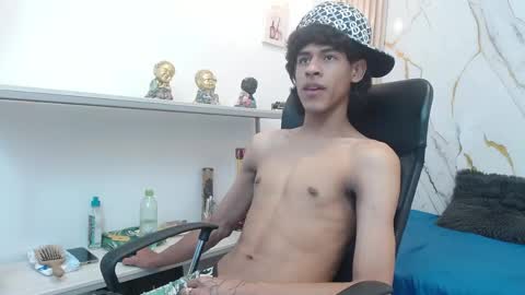 Snapshot of zayn_fox32 chatting on 04/21/26, 07:28 Zayn online show from 04/21/26, 07:28